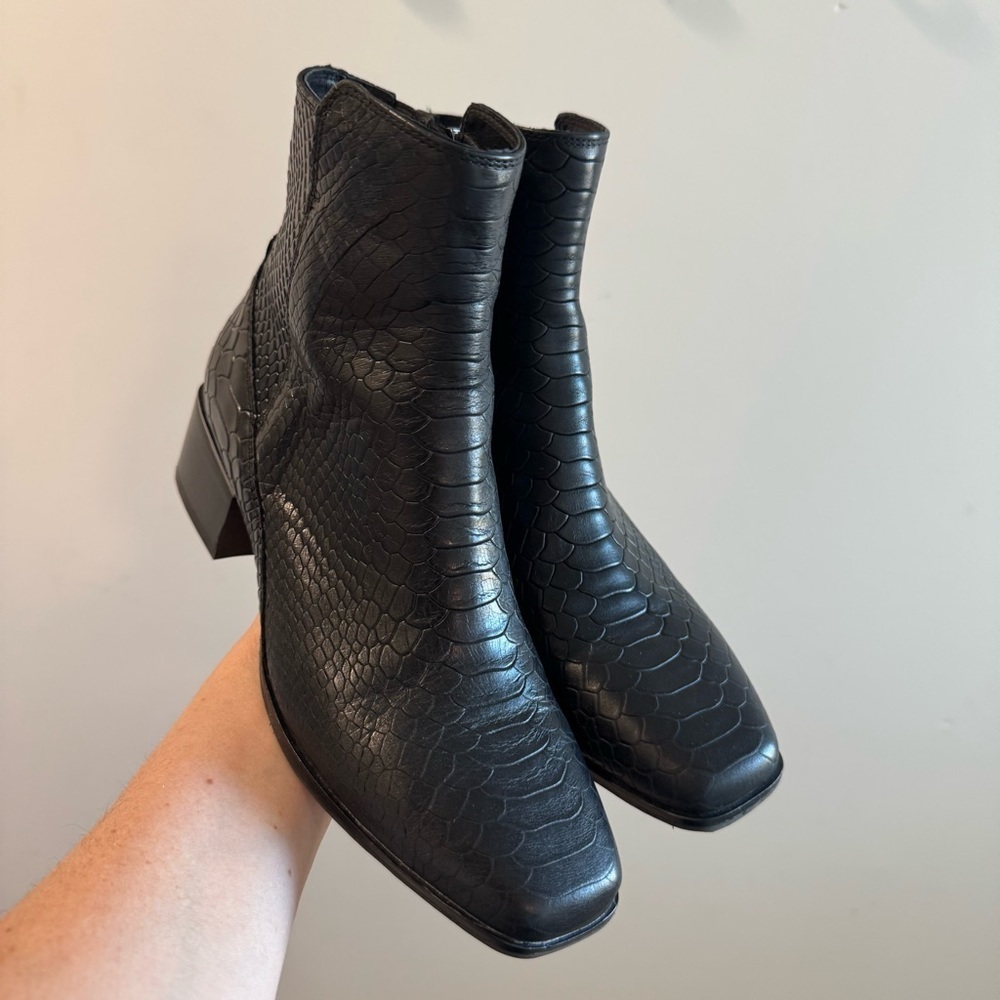 Donald Pliner Azia Women's Black Snake Embossed Leather Booties Size‎ 8M - Picture 2 of 10
